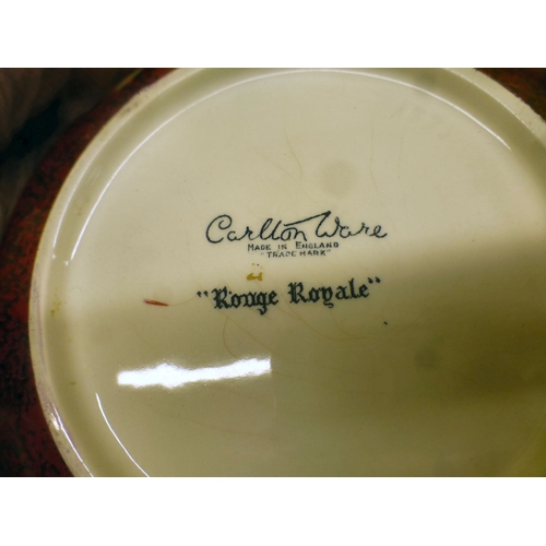 34 - A Carltonware china Rouge Royale pattern shallow dish  10