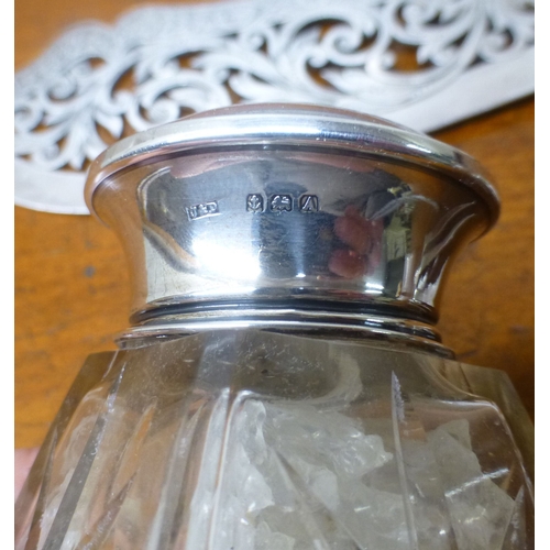 54 - Silver items: to include two late Victorian fish servers&nbsp; (steel pin present and unhandled)