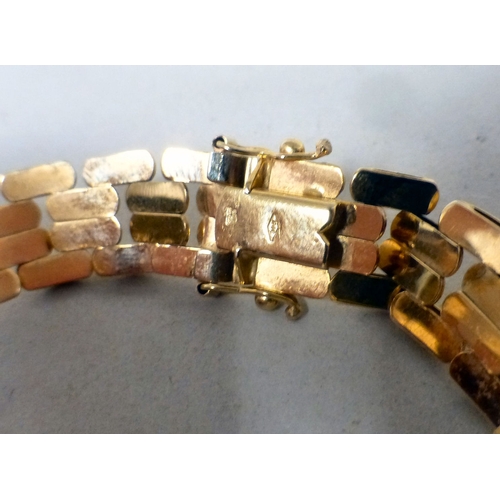 7 - A 9ct gold brickwork design bracelet&nbsp; (approx. 16.8grms)