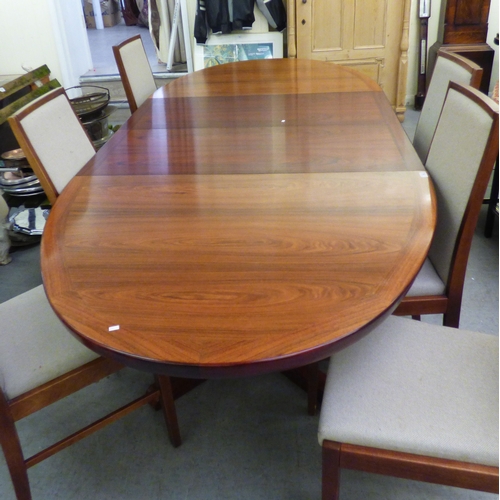 13 - A mid 20thC Danish Skovby rosewood dining table, raised on a quatrefoil base  28.5