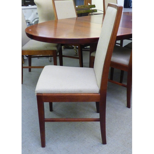 13 - A mid 20thC Danish Skovby rosewood dining table, raised on a quatrefoil base  28.5