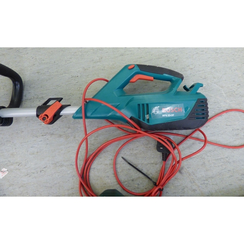 15 - Bosch electric garden tools, viz. an ALS30 leaf blower&nbsp; 46