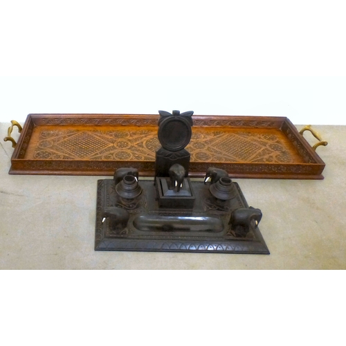 22 - Anglo Indian collectables: to include an early 20thC fruitwood serving tray with opposing brass hand... 