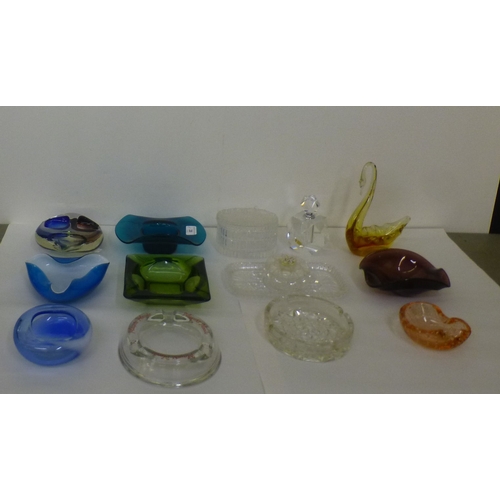 28 - Glassware: to include Art Glass ashtrays; and a chamfered edge clear scent bottle&nbsp; 5