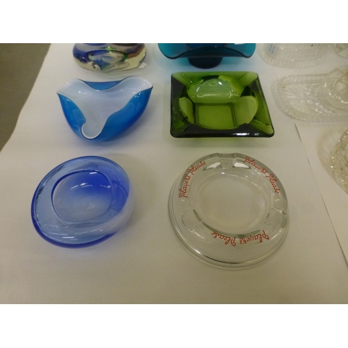 28 - Glassware: to include Art Glass ashtrays; and a chamfered edge clear scent bottle&nbsp; 5