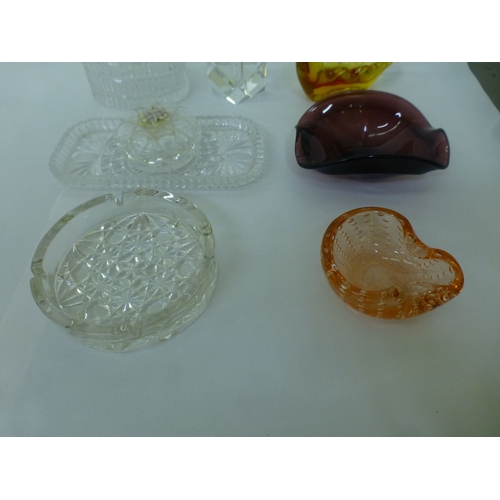 28 - Glassware: to include Art Glass ashtrays; and a chamfered edge clear scent bottle&nbsp; 5