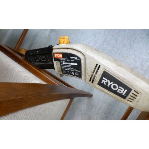 41 - Garden tools, viz. a Ryobi RPP720 electric pole saw; an Oregon CS-1500 electric chainsaw; a telescop... 