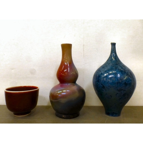 46 - Studio pottery: to include a Colin Gerard red glazed bowl&nbsp; 3.5