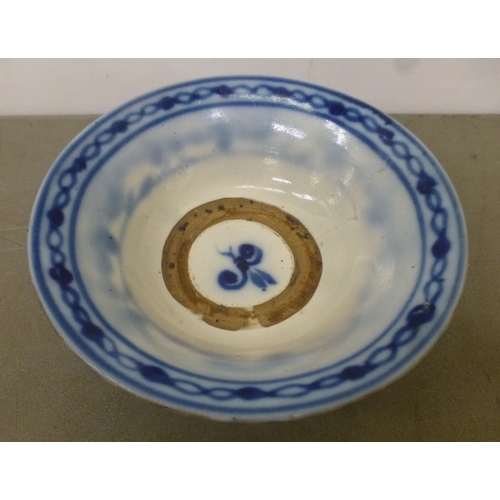 47 - Ceramics: to include a Japanese Imari plate, decorated with figures&nbsp; 12