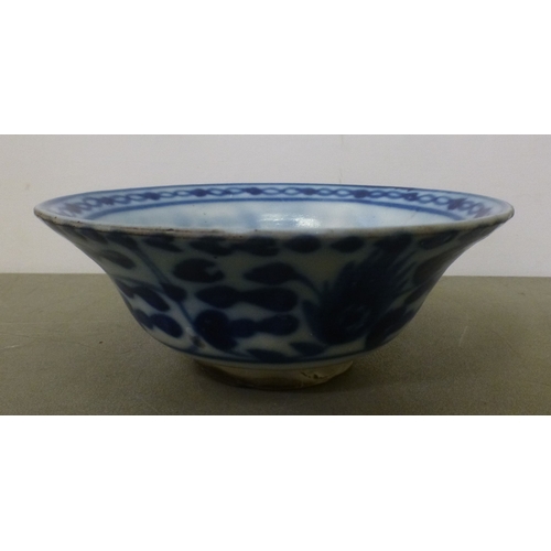 47 - Ceramics: to include a Japanese Imari plate, decorated with figures&nbsp; 12
