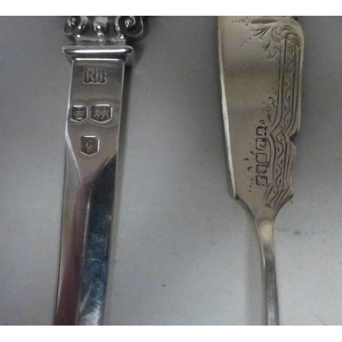 52 - Silver collectables: to include a letter opener&nbsp; Sheffield 1974&nbsp; (approx. combined gross w... 
