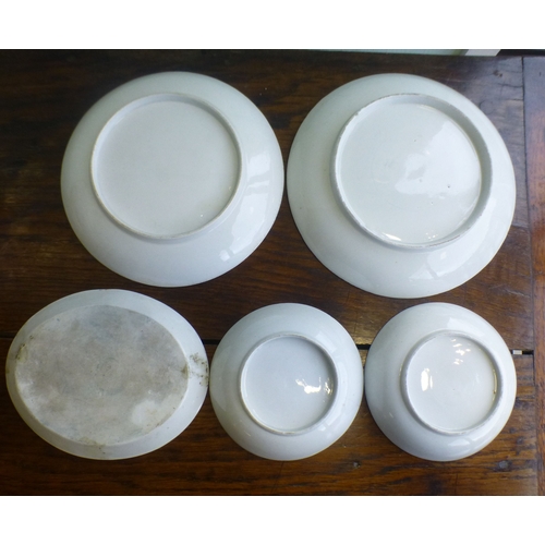 109 - Ceramics, viz. six items of late 18th/early 19thC (possibly Spode) porcelain tableware: to include a... 