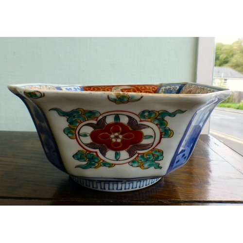 109 - Ceramics, viz. six items of late 18th/early 19thC (possibly Spode) porcelain tableware: to include a... 