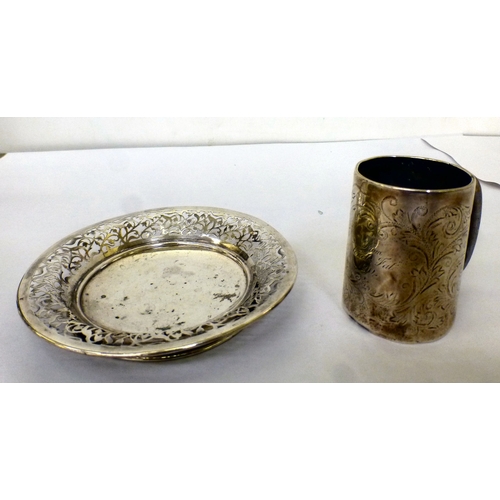 186 - Silver collectables: to include a Christening tankard&nbsp; marks rubbed&nbsp; (approx. combined gro... 
