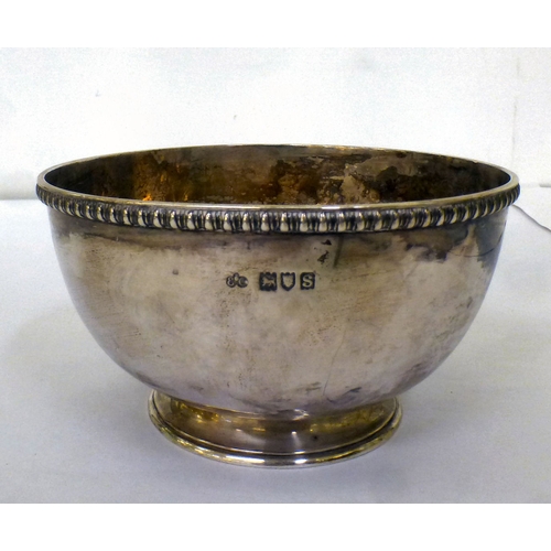 187 - A silver sugar basin with a reeded lip&nbsp; London 1913&nbsp; 5.5