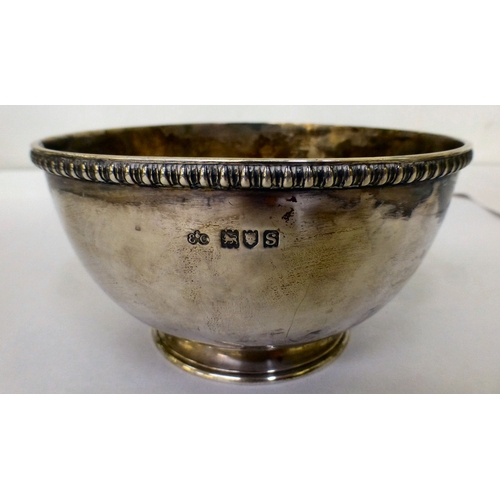 187 - A silver sugar basin with a reeded lip&nbsp; London 1913&nbsp; 5.5