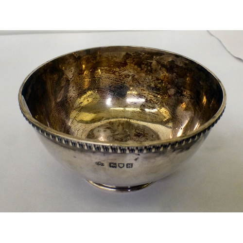 187 - A silver sugar basin with a reeded lip&nbsp; London 1913&nbsp; 5.5