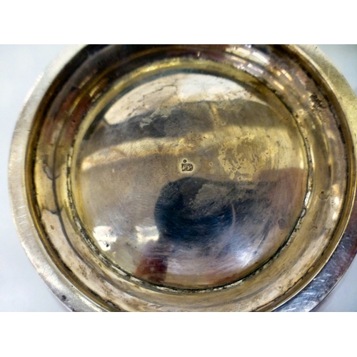 187 - A silver sugar basin with a reeded lip&nbsp; London 1913&nbsp; 5.5