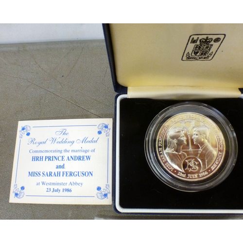 204 - Uncollated collector's coins: to include a silver proof example&nbsp; cased