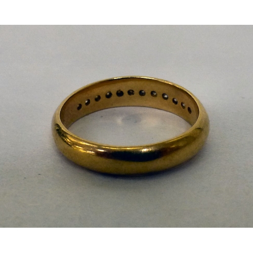222 - An 18ct gold, diamond set half-eternity ring  (approx. 4.1grms)