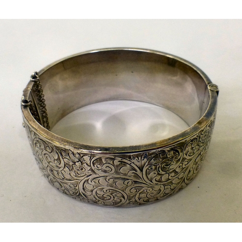 229 - A hinged silver bangle&nbsp; Birmingham 1948&nbsp; (approx. 41grms)&nbsp;