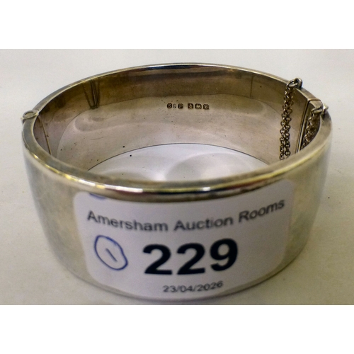 229 - A hinged silver bangle&nbsp; Birmingham 1948&nbsp; (approx. 41grms)&nbsp;