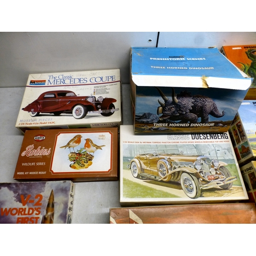 61 - Model kits  various themes and scales  (completeness not guaranteed)
