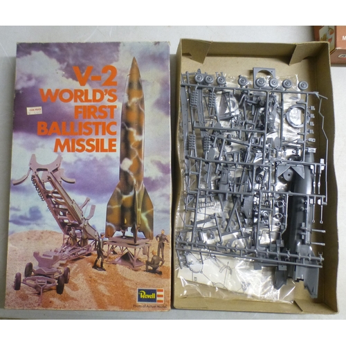 61 - Model kits  various themes and scales  (completeness not guaranteed)