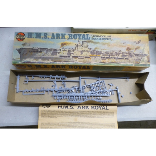 61 - Model kits  various themes and scales  (completeness not guaranteed)