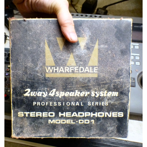 67 - AV equipment and lighting: to include a Sony MDM-x4 mini-disc, multi-track recorder; and a Canon 3cc... 