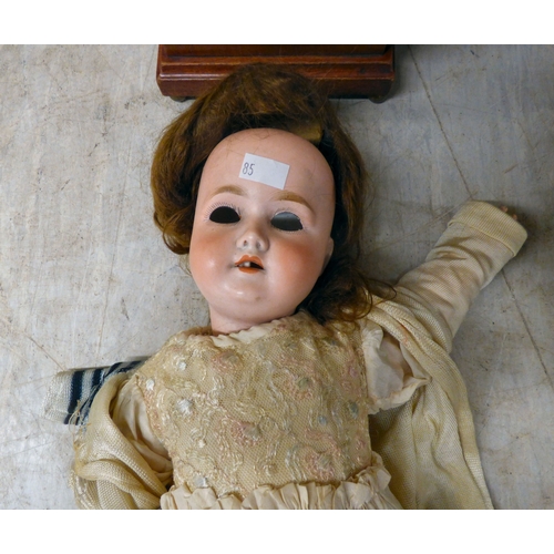 85 - A mixed lot: to include a W.Watson & Sons Ltd of London, model no.28764 x1.5 microscope