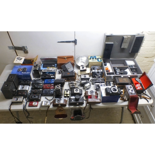 86 - Various eras of photographic equipment and accessories: to include a Minolta XG-1 camera