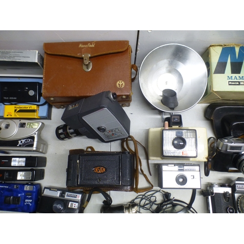 86 - Various eras of photographic equipment and accessories: to include a Minolta XG-1 camera
