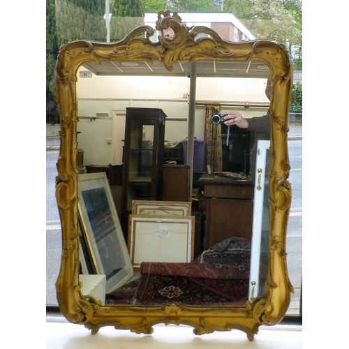 92 - A late 19thC mirror, the plate set in a moulded gilt frame&nbsp; 41