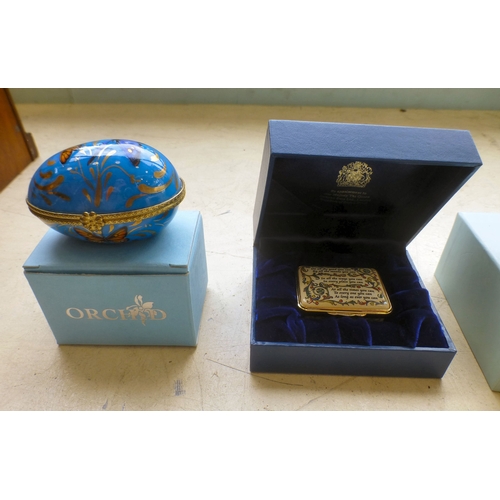 99 - A mixed lot: to include a Remington typewriter; and an embossed brass magazine rack&nbsp; 11