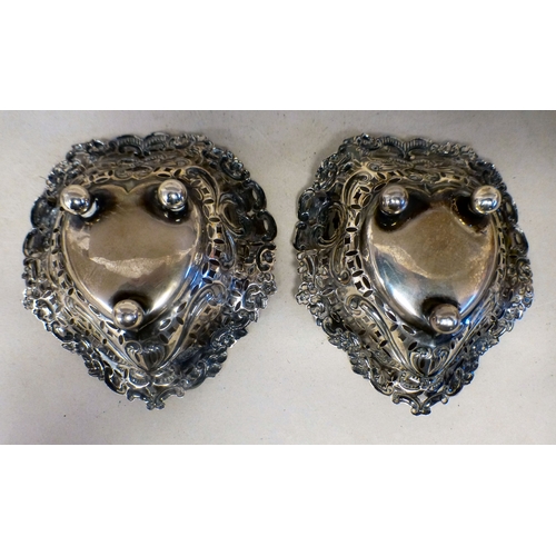 31 - A pair of late Victorian silver sweet dishes of oval pierced form  Birmingham 1900  4.5