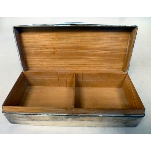 33 - A silver cedar lined cigarette box with a hinged lid&nbsp; London 1921&nbsp; 8
