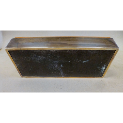 33 - A silver cedar lined cigarette box with a hinged lid&nbsp; London 1921&nbsp; 8