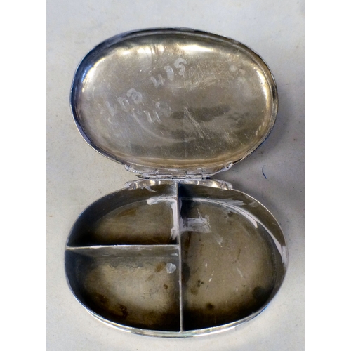 40 - A George III white metal snuff box of oval form with a hinged lid&nbsp; 3.5