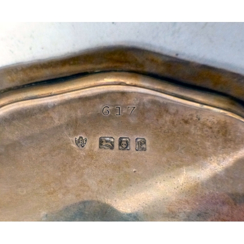 41 - A silver salver with a piecrust border, raised on pad feet&nbsp; London 1920&nbsp; 8.5