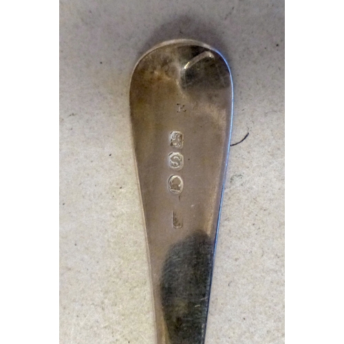 43 - Silver collectables: to include an Old English pattern ladle  London 1833