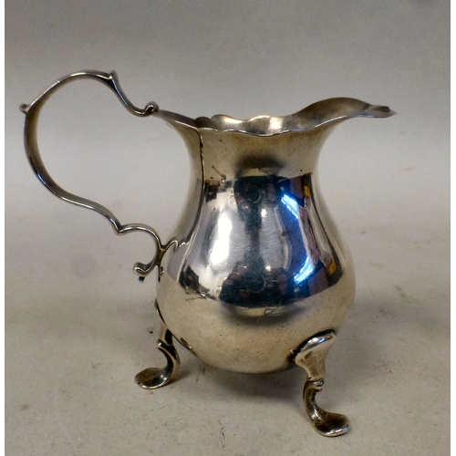 43 - Silver collectables: to include an Old English pattern ladle  London 1833