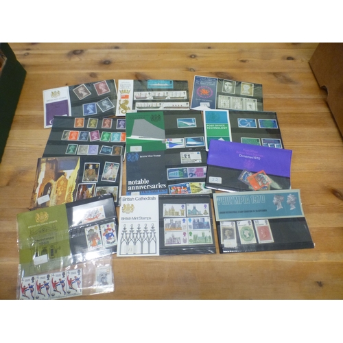Uncollated postage stamps: to include examples from various continents