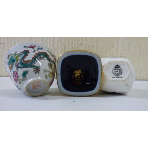 17 - Ceramics and glassware: to include a pair of modern Asian pottery Dogs of Fo&nbsp; 5