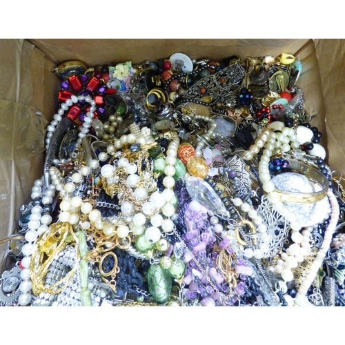 21 - Costume jewellery: to include bracelets; and necklaces