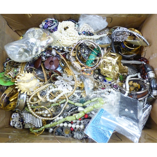 21 - Costume jewellery: to include bracelets; and necklaces