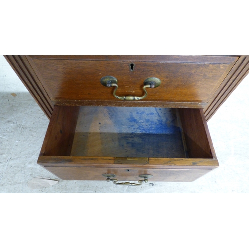 46 - An early 20thC oak nine drawer, twin pedestal desk, on a plinth&nbsp; 30