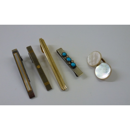8 - Collectables and items of personal ornament: to include a steel Dunhill tie clip; and a pair of horn... 