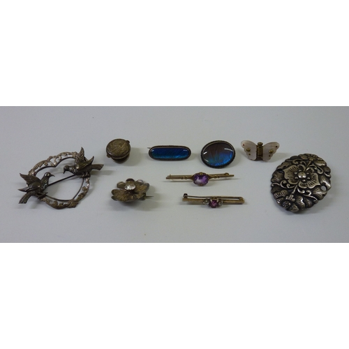 8 - Collectables and items of personal ornament: to include a steel Dunhill tie clip; and a pair of horn... 
