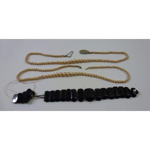 8 - Collectables and items of personal ornament: to include a steel Dunhill tie clip; and a pair of horn... 
